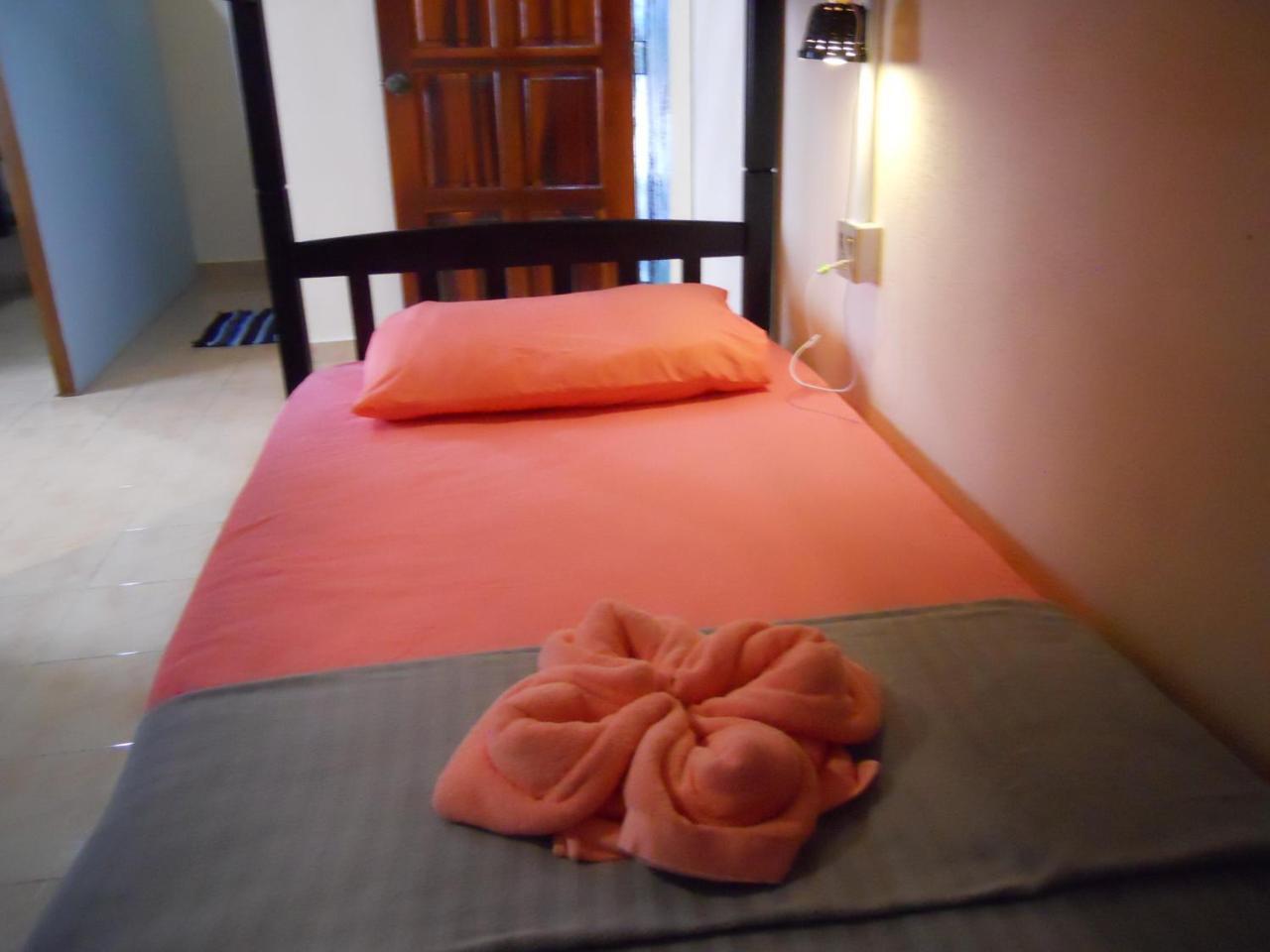 Rainbow Lodge Mix Dormitory Pantai Cenang  Exterior photo